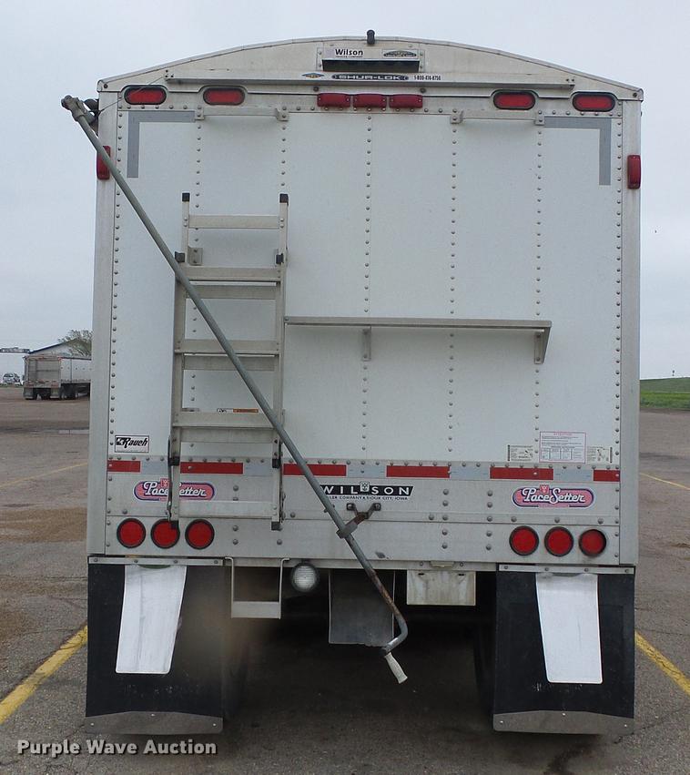 image for item DC5193 2007 Wilson DWH-500 Pace Setter double hopper bottom grain trailer