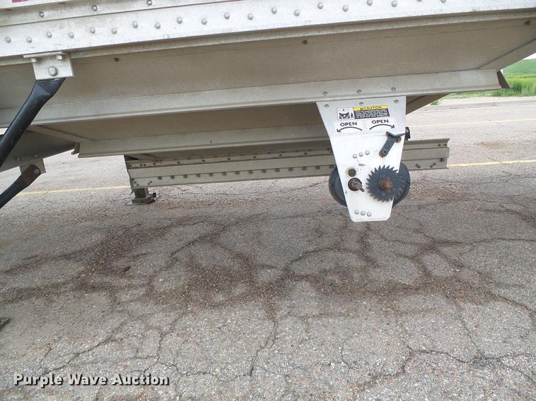 image for item DC5193 2007 Wilson DWH-500 Pace Setter double hopper bottom grain trailer