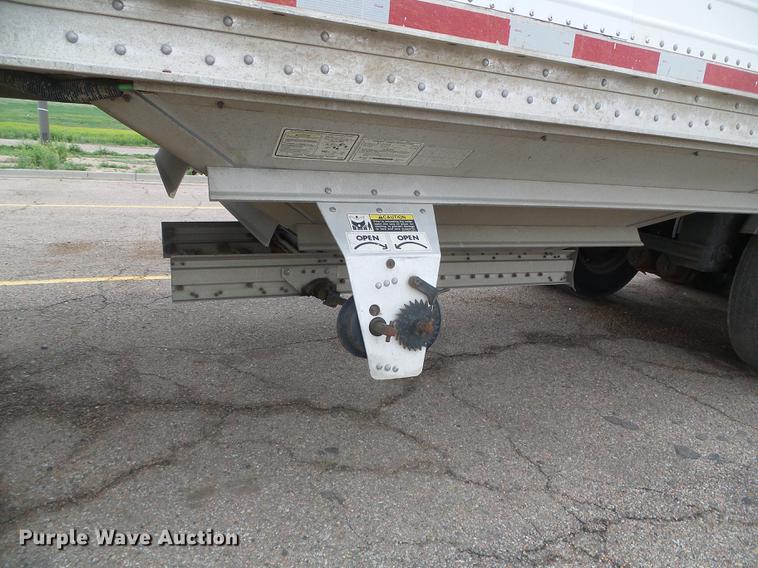 image for item DC5193 2007 Wilson DWH-500 Pace Setter double hopper bottom grain trailer