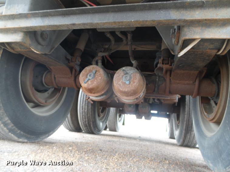 image for item DC5193 2007 Wilson DWH-500 Pace Setter double hopper bottom grain trailer