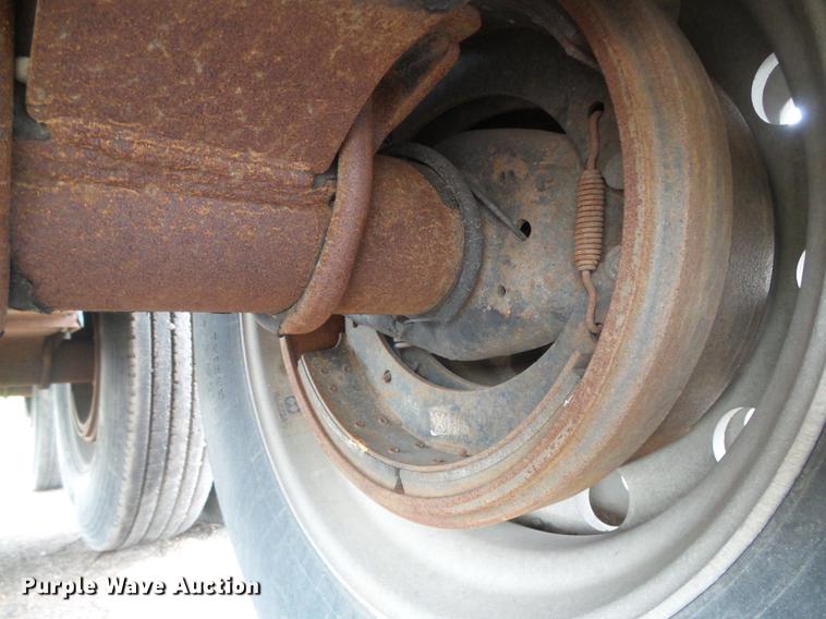 image for item DC5193 2007 Wilson DWH-500 Pace Setter double hopper bottom grain trailer