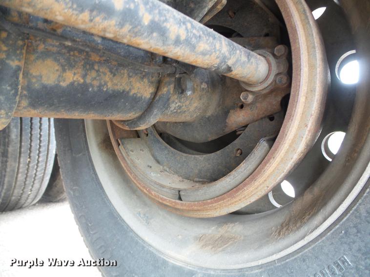 image for item DC5193 2007 Wilson DWH-500 Pace Setter double hopper bottom grain trailer