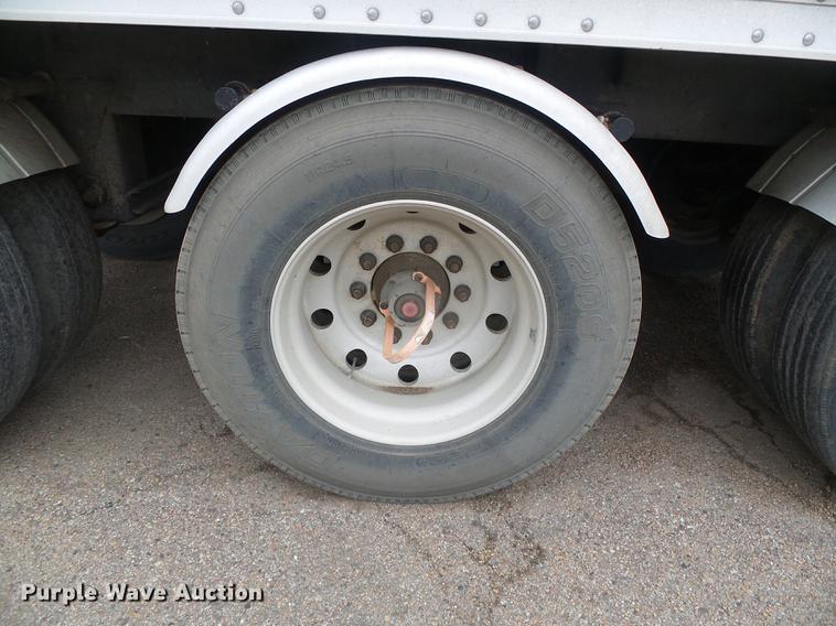 image for item DC5193 2007 Wilson DWH-500 Pace Setter double hopper bottom grain trailer