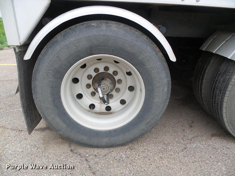 image for item DC5193 2007 Wilson DWH-500 Pace Setter double hopper bottom grain trailer