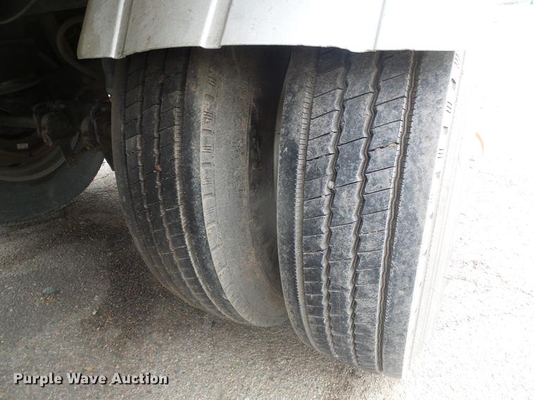 image for item DC5193 2007 Wilson DWH-500 Pace Setter double hopper bottom grain trailer