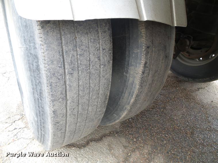 image for item DC5193 2007 Wilson DWH-500 Pace Setter double hopper bottom grain trailer