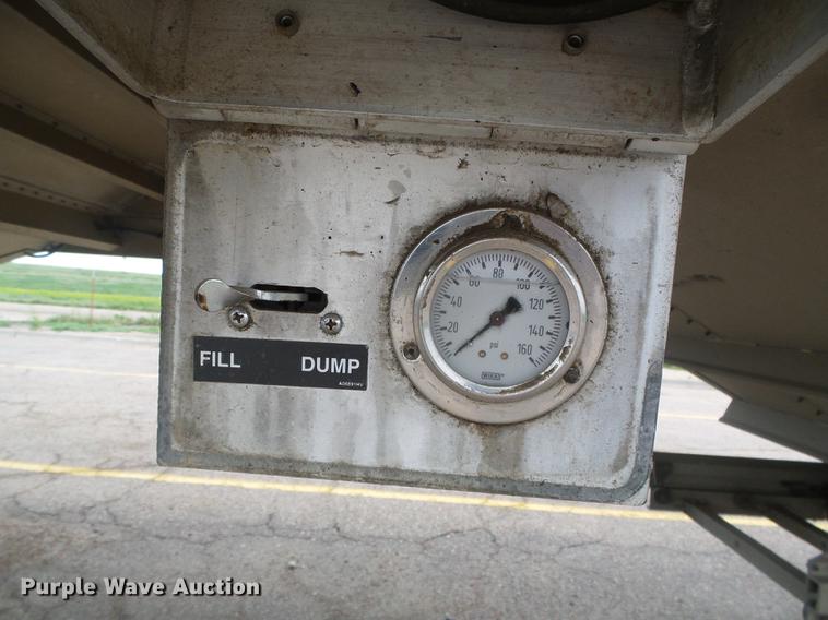 image for item DC5193 2007 Wilson DWH-500 Pace Setter double hopper bottom grain trailer