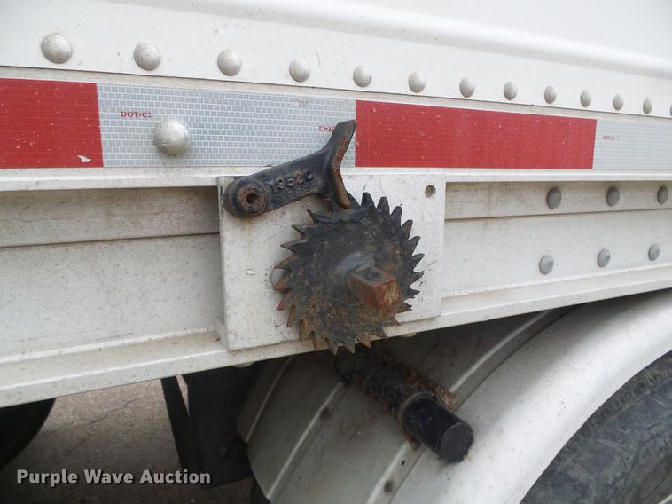 image for item DC5193 2007 Wilson DWH-500 Pace Setter double hopper bottom grain trailer