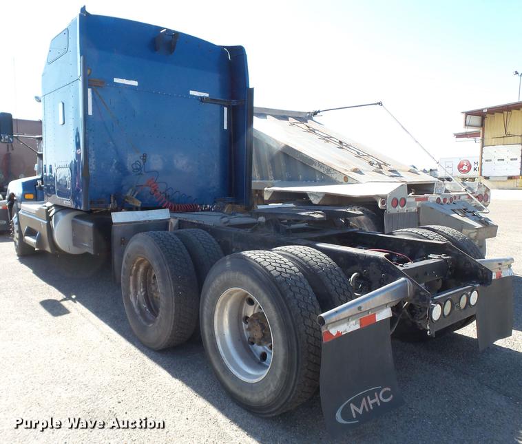 image for item DE1390 2006 Kenworth T600 semi truck