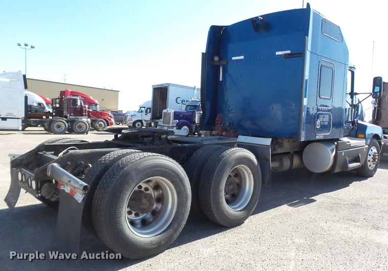 image for item DE1390 2006 Kenworth T600 semi truck