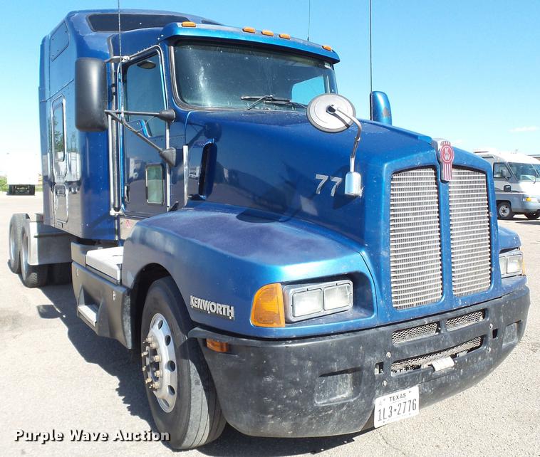 image for item DE1390 2006 Kenworth T600 semi truck