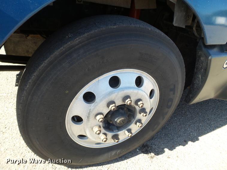 image for item DE1390 2006 Kenworth T600 semi truck