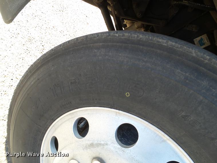 image for item DE1390 2006 Kenworth T600 semi truck