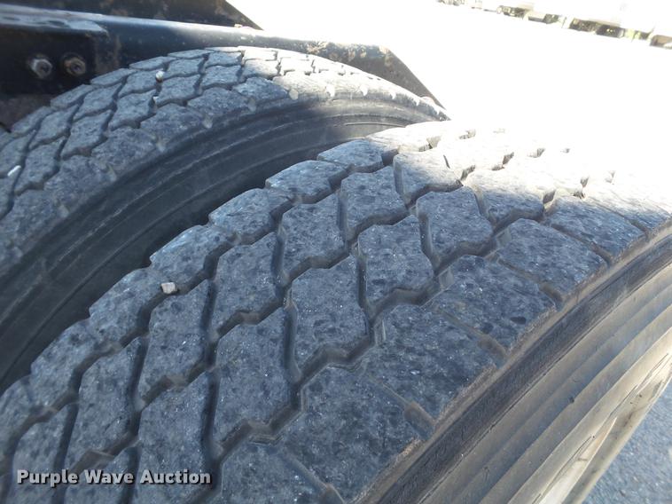 image for item DE1390 2006 Kenworth T600 semi truck