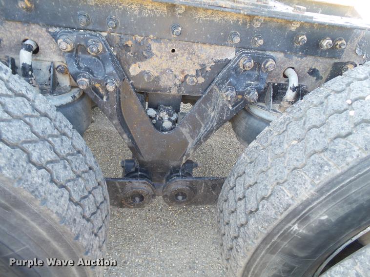 image for item DE1390 2006 Kenworth T600 semi truck