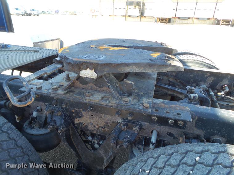 image for item DE1390 2006 Kenworth T600 semi truck