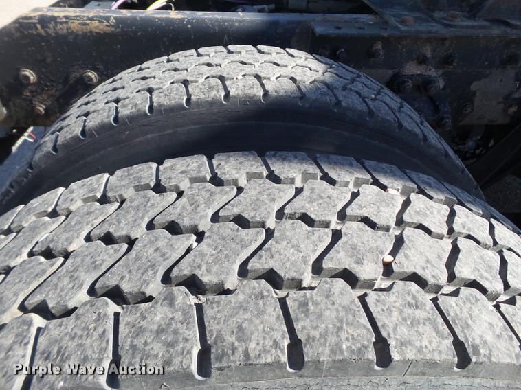 image for item DE1390 2006 Kenworth T600 semi truck