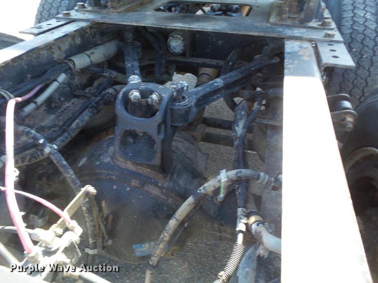 image for item DE1390 2006 Kenworth T600 semi truck