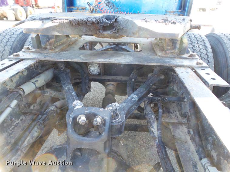 image for item DE1390 2006 Kenworth T600 semi truck