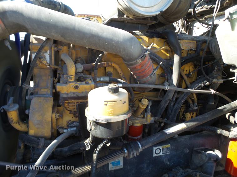 image for item DE1390 2006 Kenworth T600 semi truck