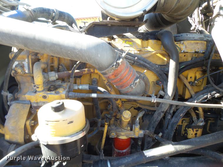 image for item DE1390 2006 Kenworth T600 semi truck