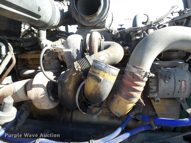 image for item DE1390 2006 Kenworth T600 semi truck