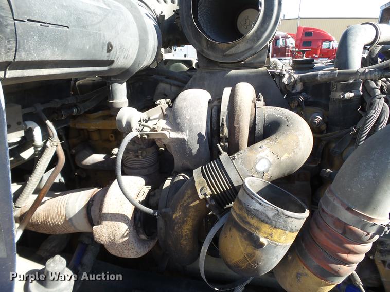 image for item DE1390 2006 Kenworth T600 semi truck