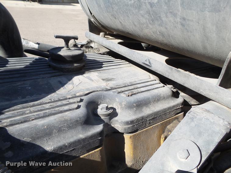 image for item DE1390 2006 Kenworth T600 semi truck