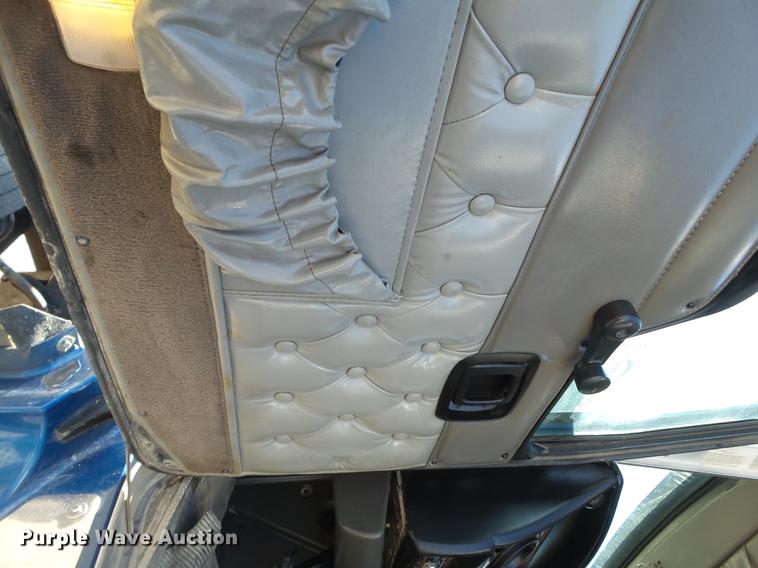 image for item DE1390 2006 Kenworth T600 semi truck