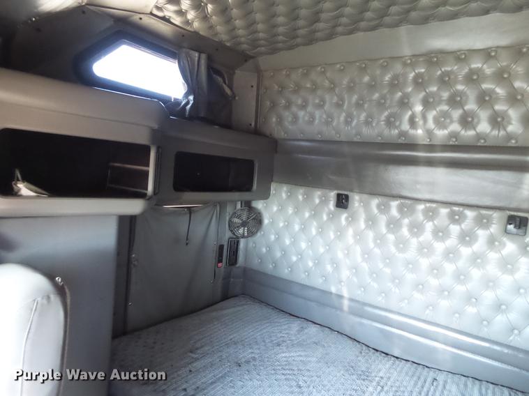 image for item DE1390 2006 Kenworth T600 semi truck