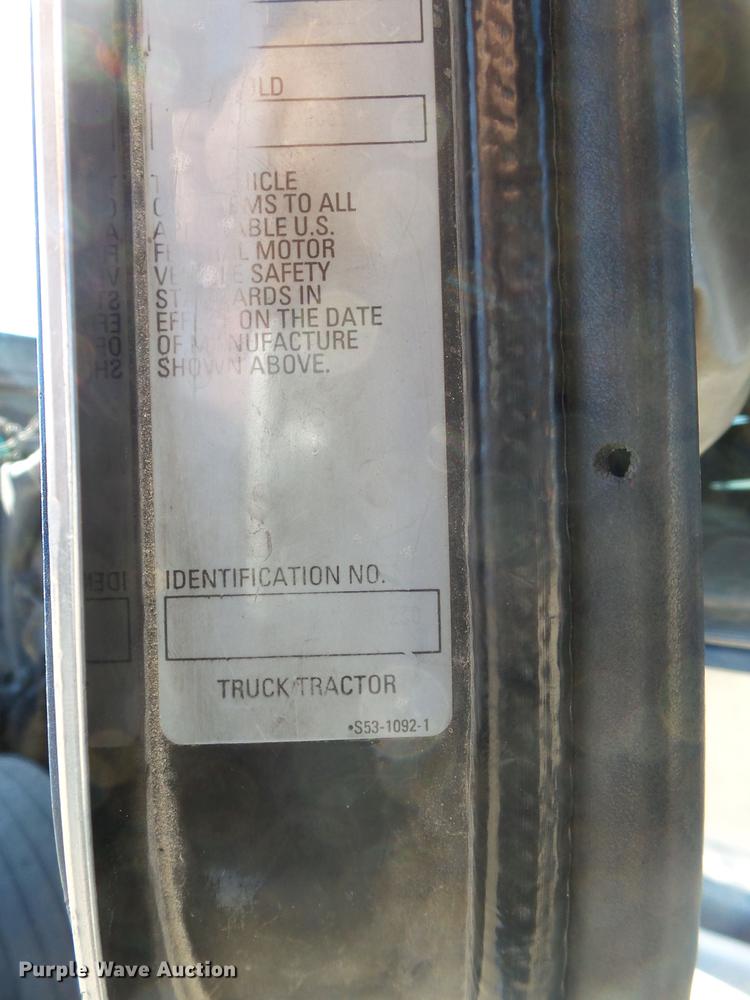 image for item DE1390 2006 Kenworth T600 semi truck