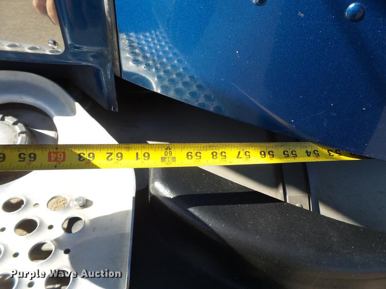 image for item DE1390 2006 Kenworth T600 semi truck