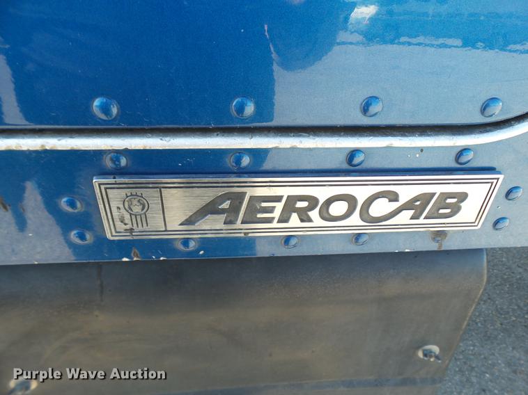 image for item DE1390 2006 Kenworth T600 semi truck