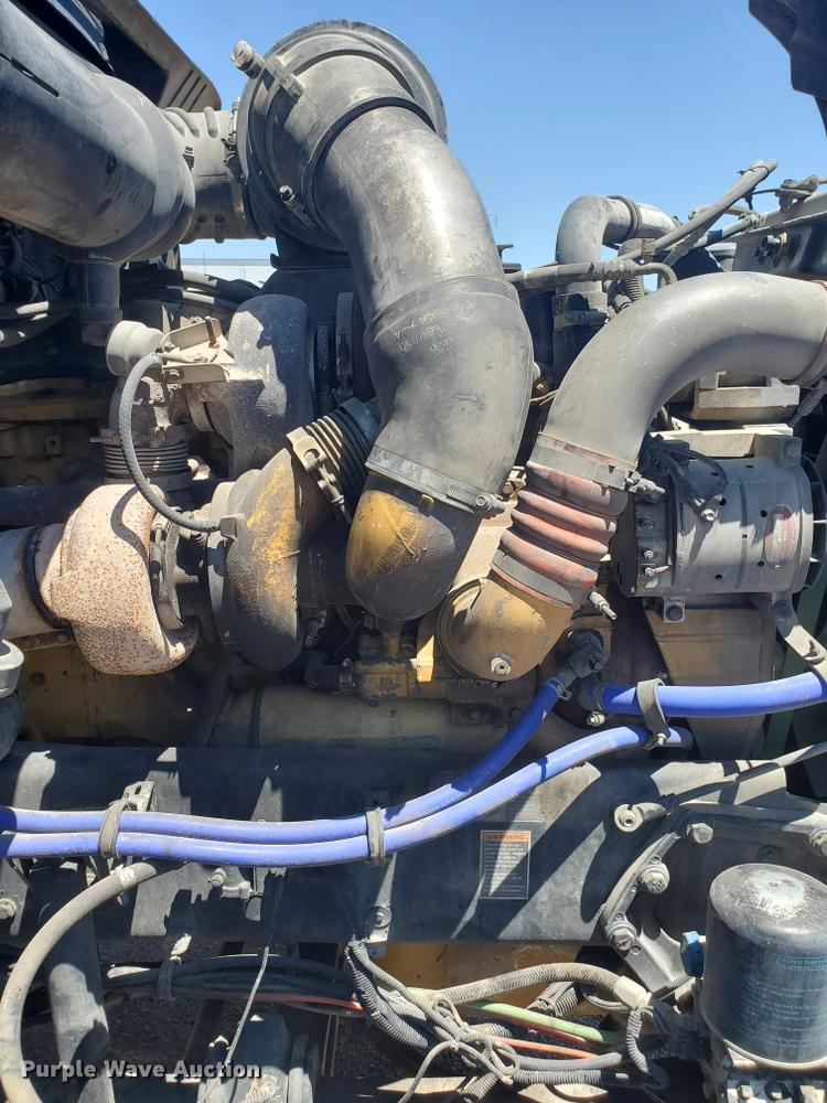 image for item DE1390 2006 Kenworth T600 semi truck