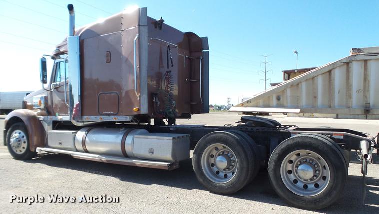 image for item DE1391 2005 Freightliner Coronado semi truck