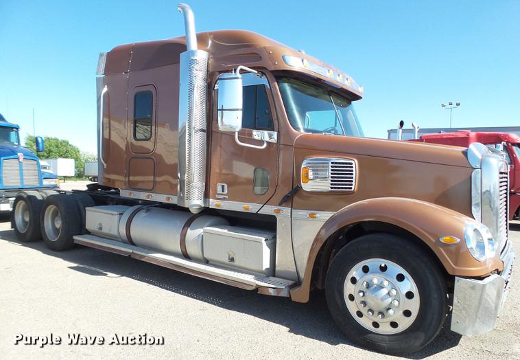 image for item DE1391 2005 Freightliner Coronado semi truck