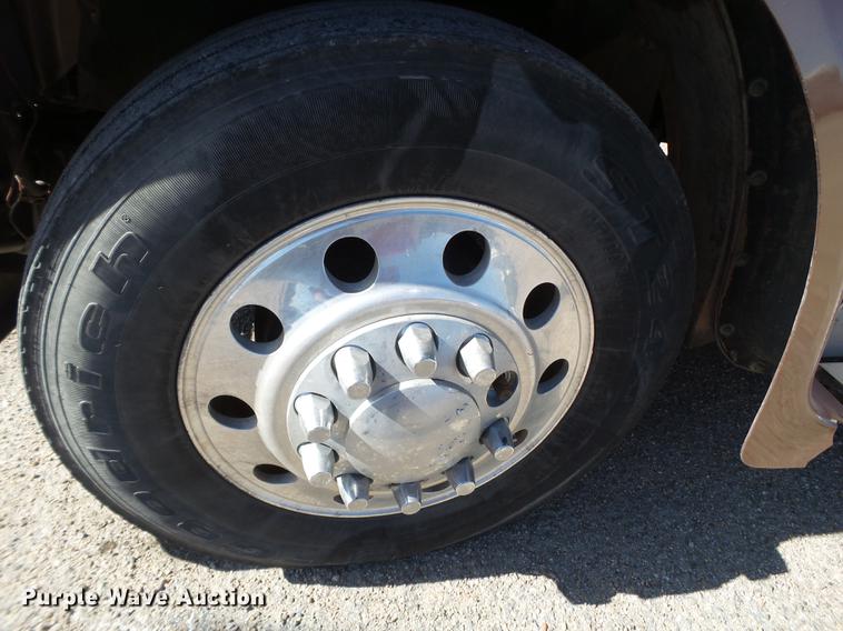 image for item DE1391 2005 Freightliner Coronado semi truck