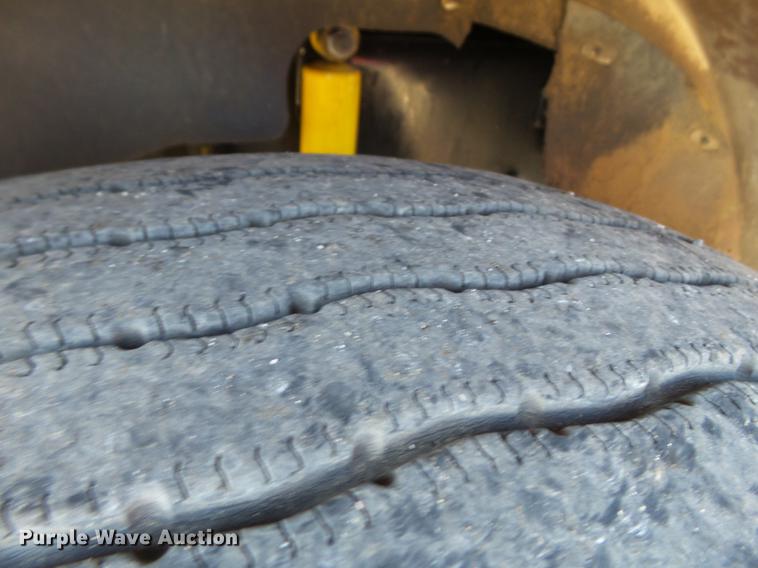 image for item DE1391 2005 Freightliner Coronado semi truck