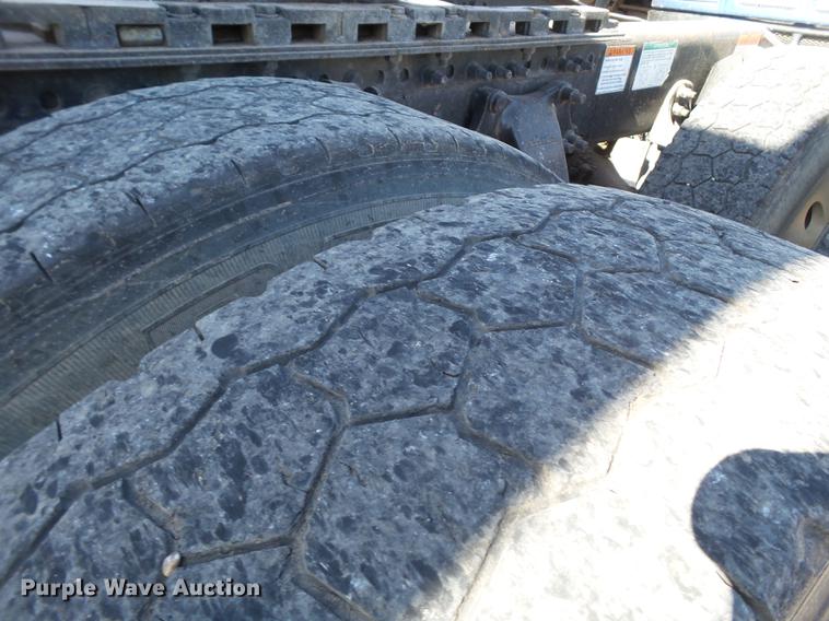 image for item DE1391 2005 Freightliner Coronado semi truck