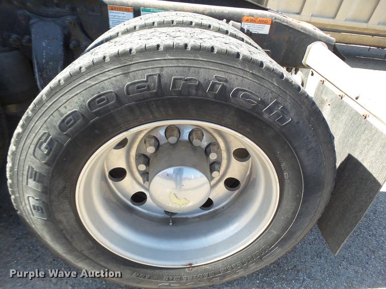 image for item DE1391 2005 Freightliner Coronado semi truck