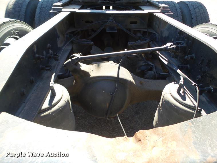 image for item DE1391 2005 Freightliner Coronado semi truck