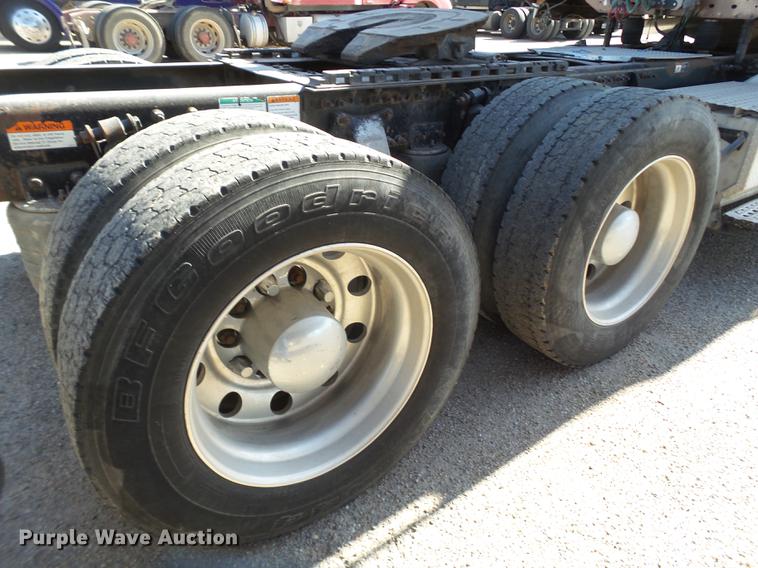 image for item DE1391 2005 Freightliner Coronado semi truck