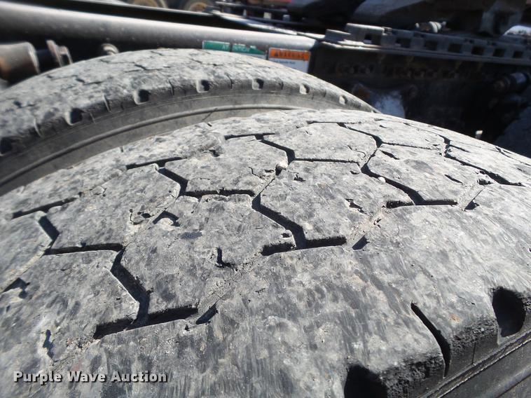 image for item DE1391 2005 Freightliner Coronado semi truck