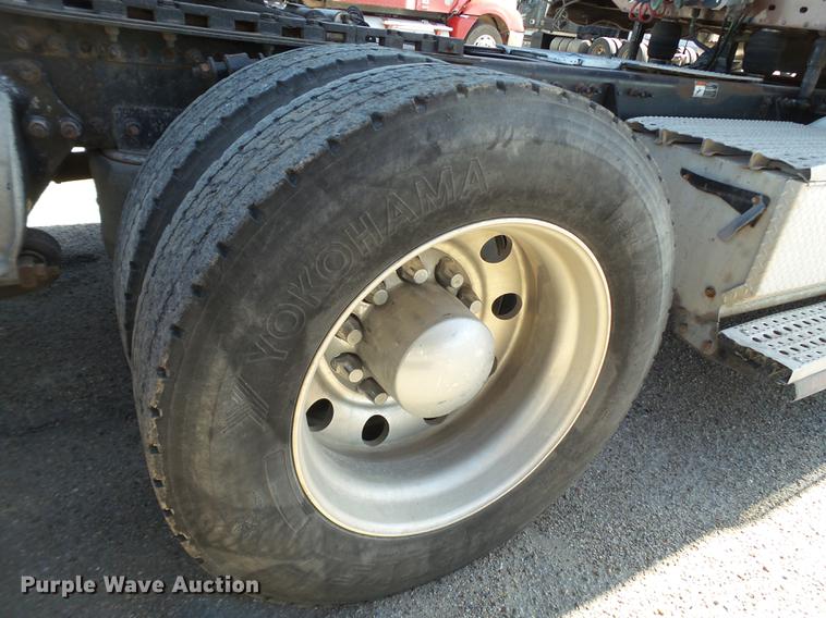 image for item DE1391 2005 Freightliner Coronado semi truck