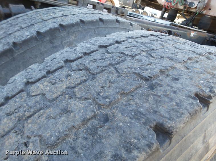 image for item DE1391 2005 Freightliner Coronado semi truck