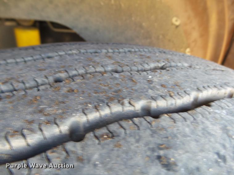 image for item DE1391 2005 Freightliner Coronado semi truck