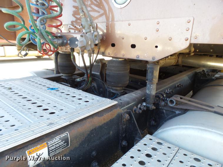 image for item DE1391 2005 Freightliner Coronado semi truck