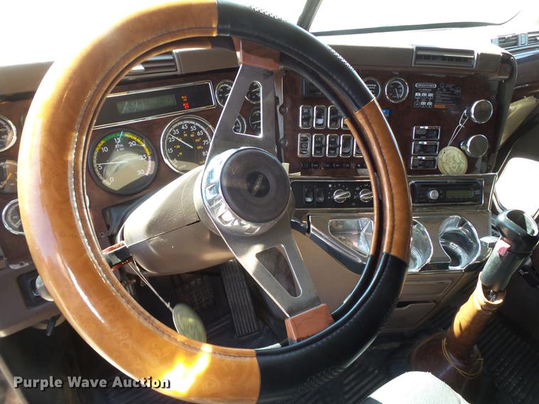 image for item DE1391 2005 Freightliner Coronado semi truck