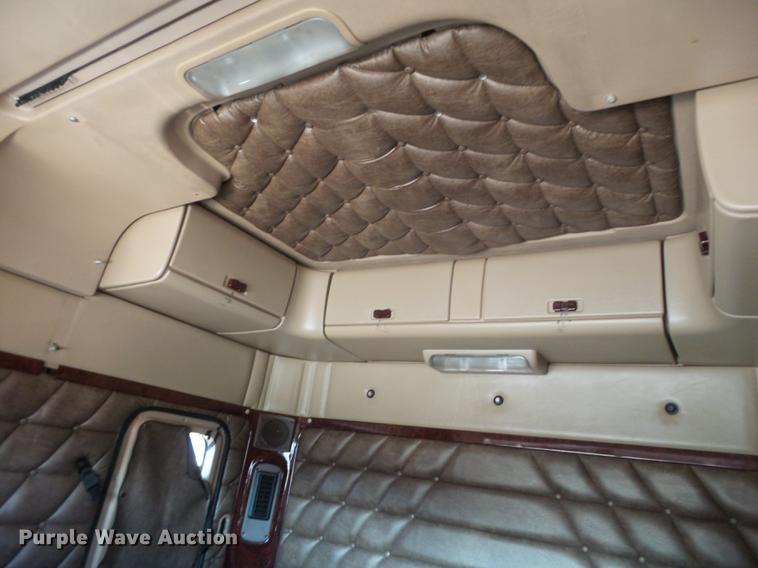 image for item DE1391 2005 Freightliner Coronado semi truck