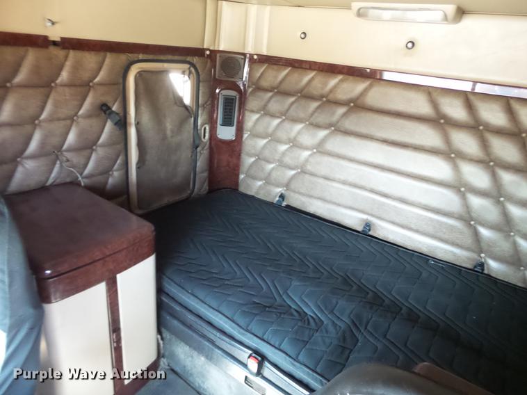 image for item DE1391 2005 Freightliner Coronado semi truck